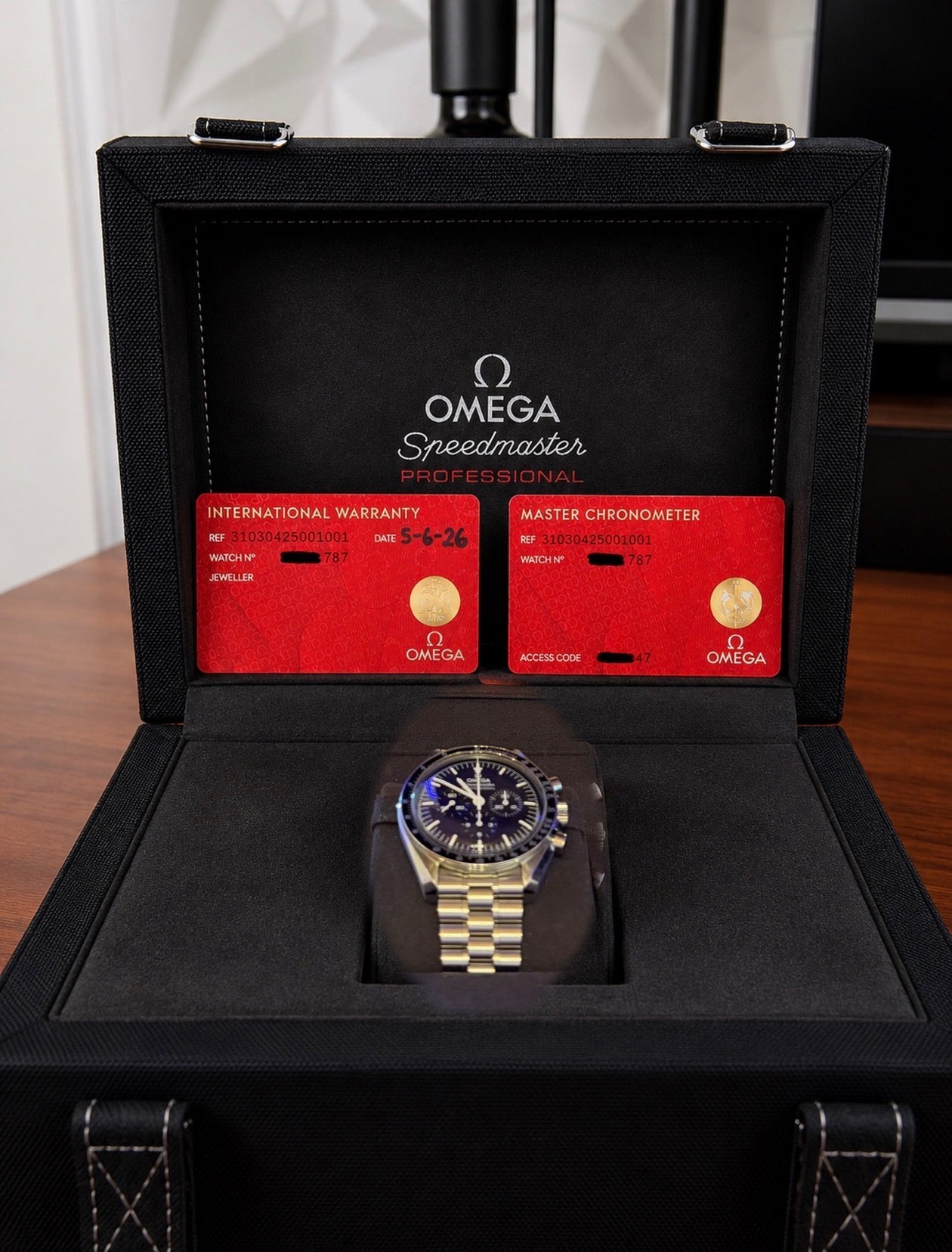 Omega Speedmaster Professional Moonwatch-Hesalite
